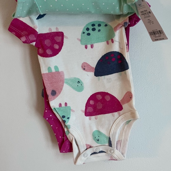 NWT 4 short sleeve Carter onsies - Picture 3 of 4